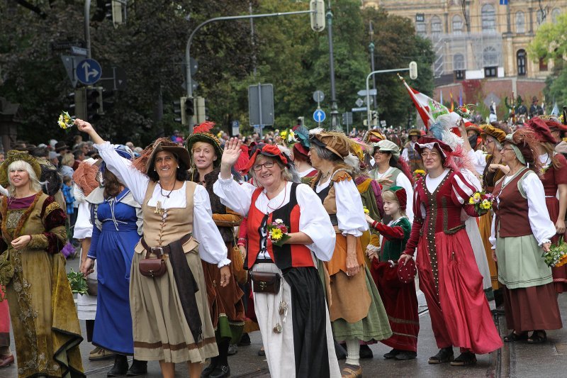 4 Trachten-Schtzenzug